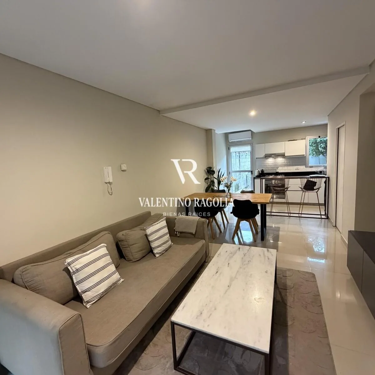 Duplex de 3 ambientes com vaga de garagem em Morón