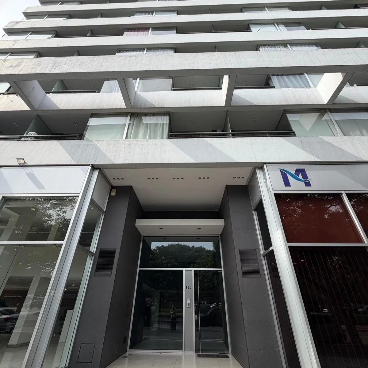 Monoambiente en Balvanera en torre con balcón aterrazado