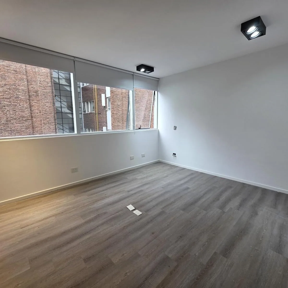 Monoambiente sin muebles con balcón en Belgrano