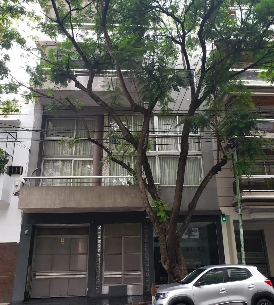 Apartamento de três dormitórios com vaga em Caballito