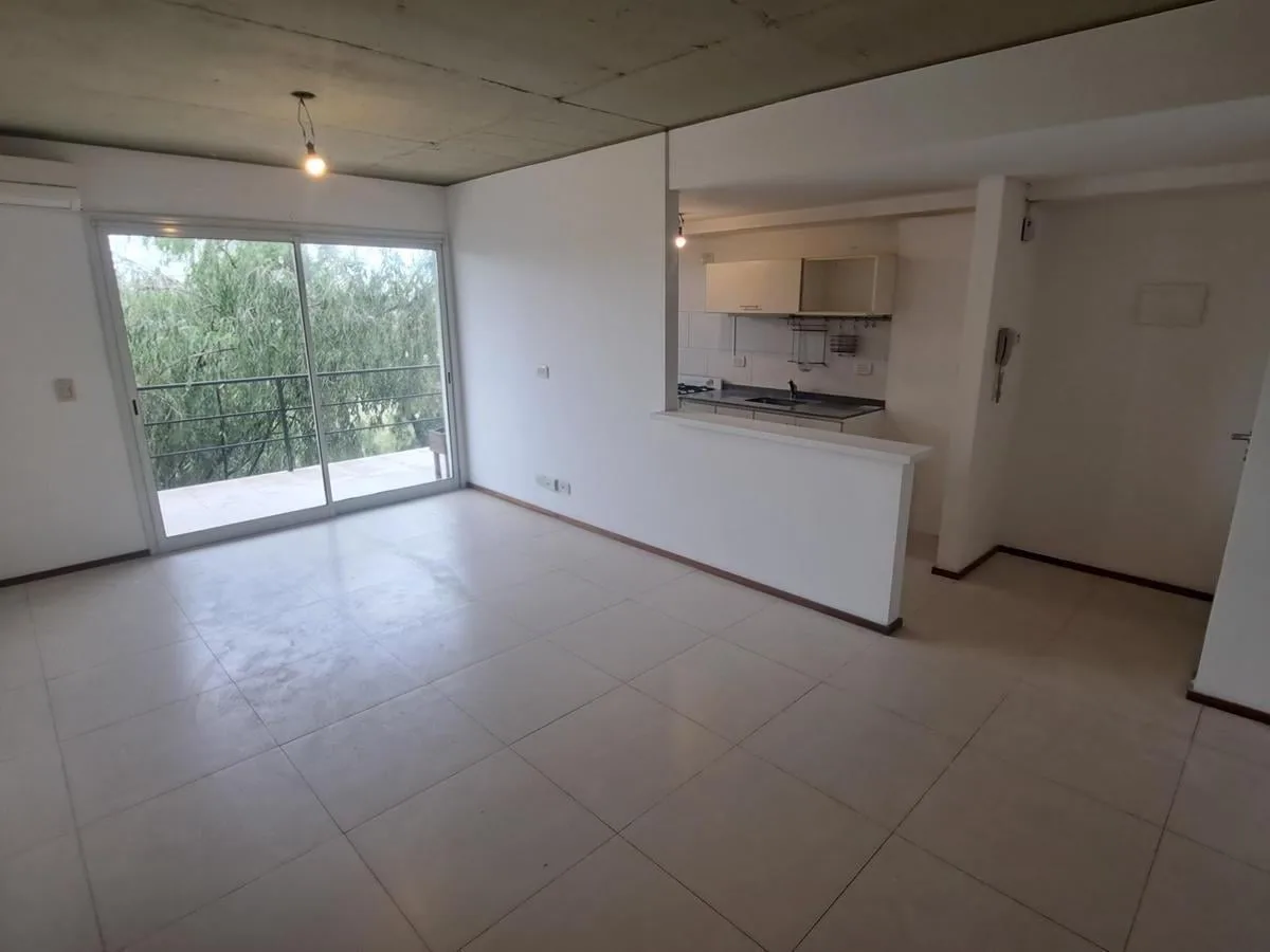 One-bedroom two-room apartment in Tigre with two balconies, parking and pool