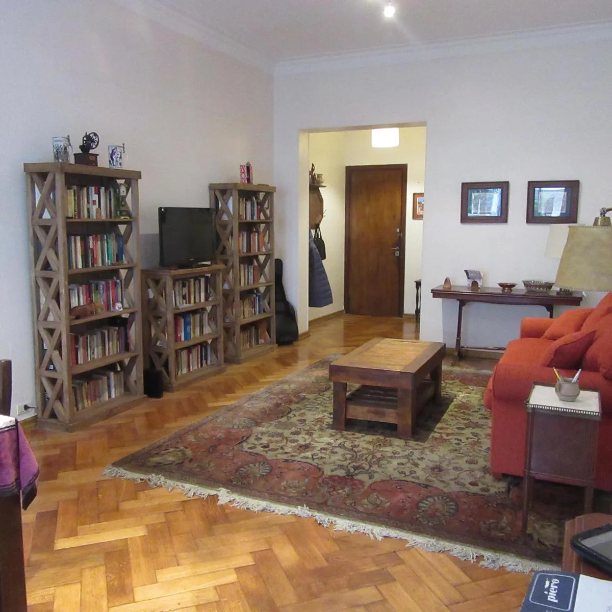 Apartamento de três ambientes mobiliado em Retiro