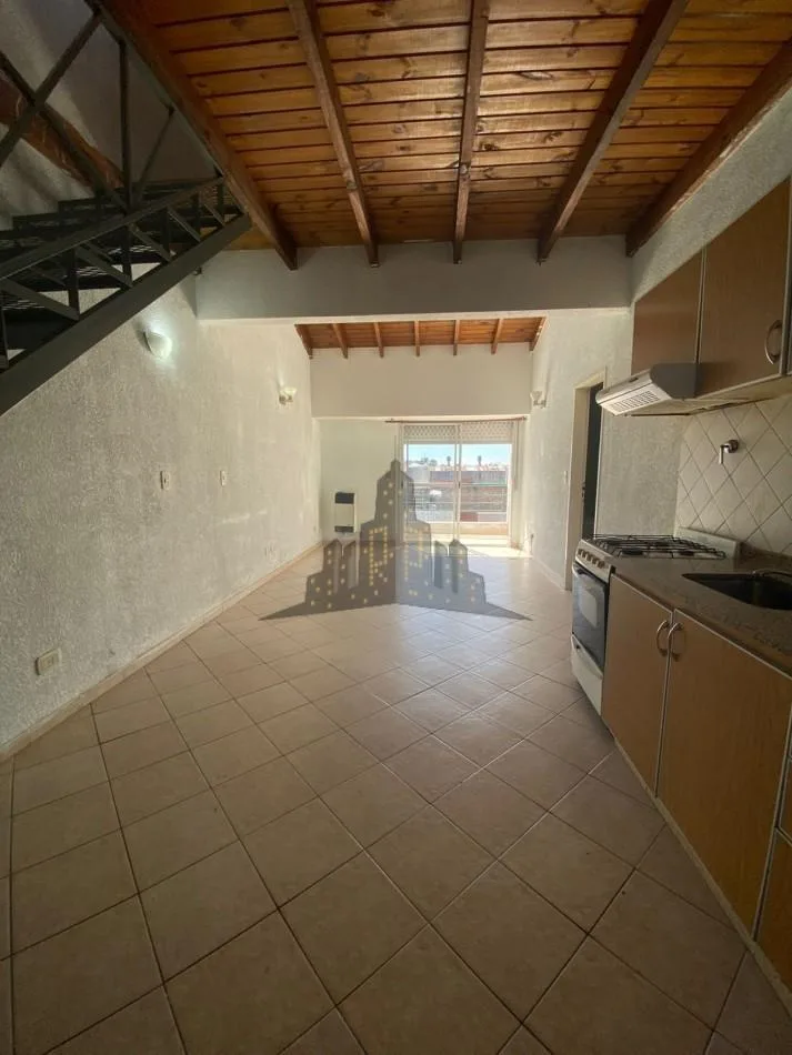 Alquiler - Dos Ambientes con Balcon - Caseros - Segundo Piso por Escalera