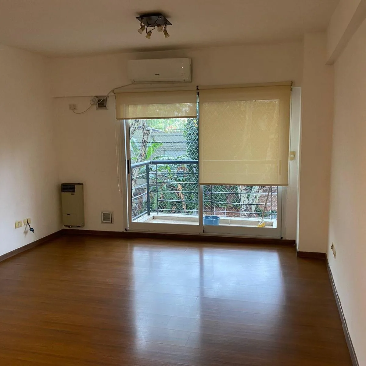 Front-facing half-floor, two-room apartment with assigned covered parking in Villa Urquiza