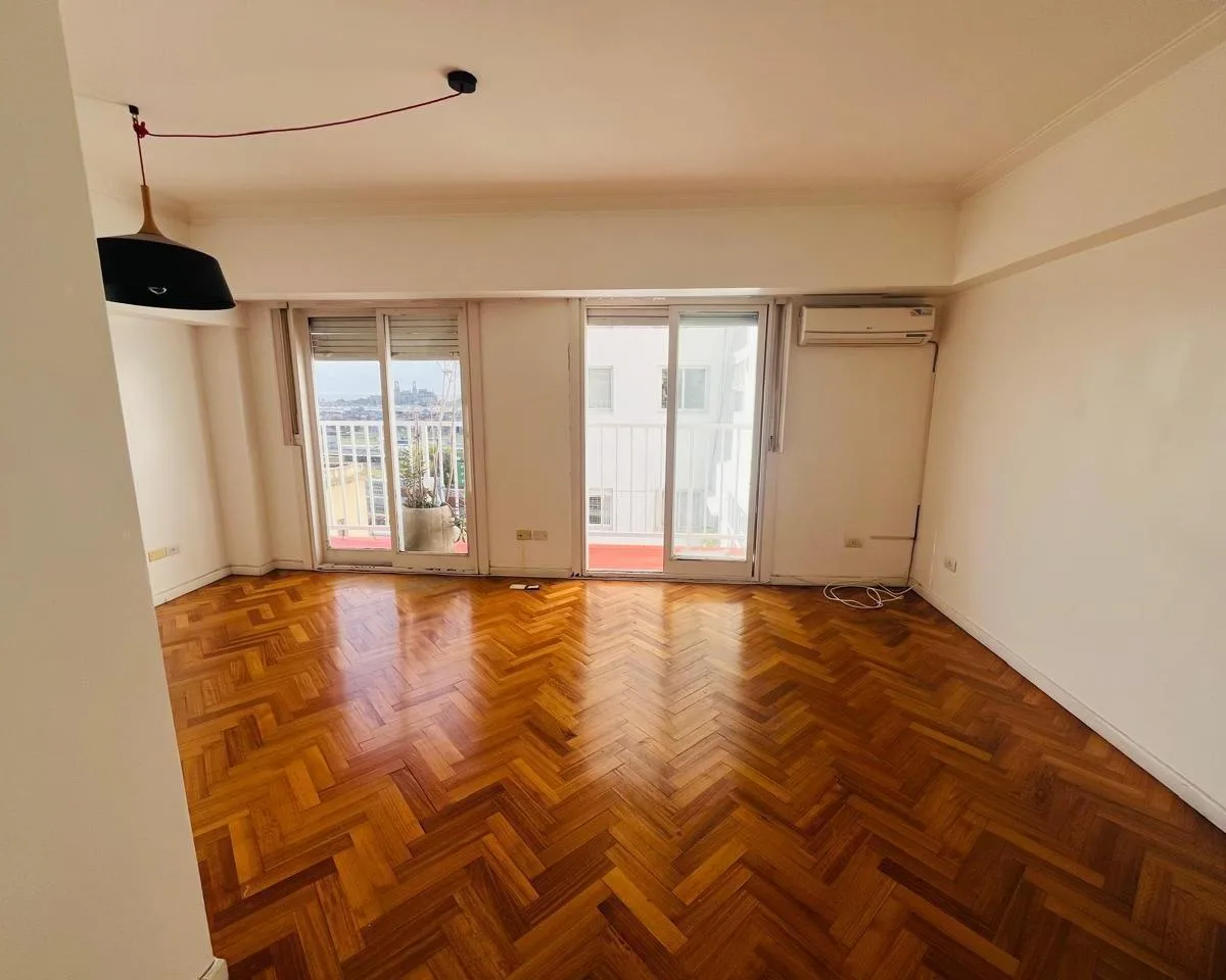 Apartamento de dois quartos em Retiro