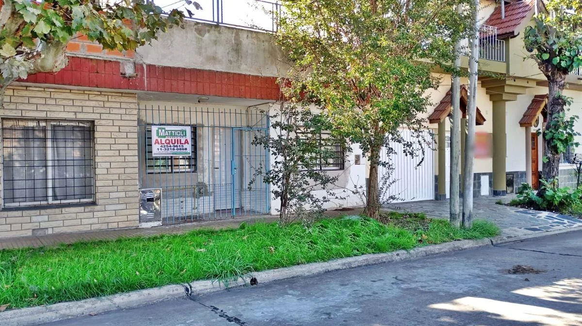 Ground-floor or upper PH with 1 bedroom in Quilmes
