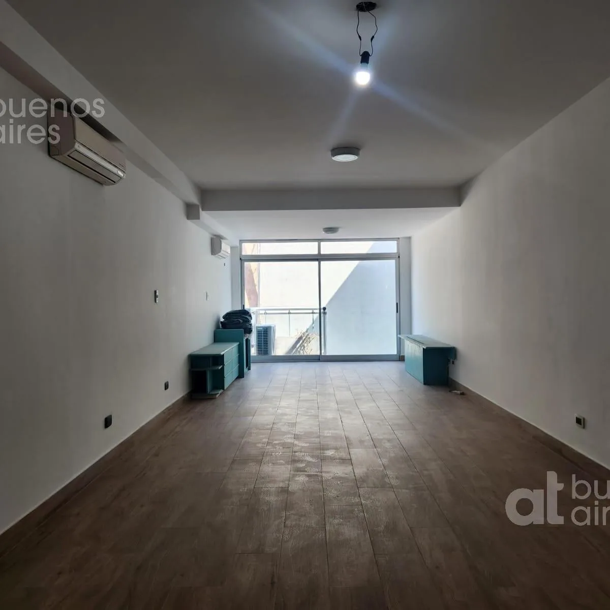 Квартира-студия с балконом в Monserrat