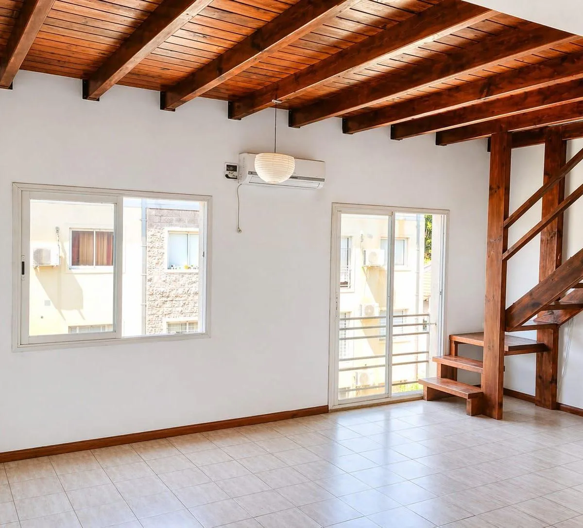 Loft con Doble Altura + Pileta - Excelente Ubicación en Pilar