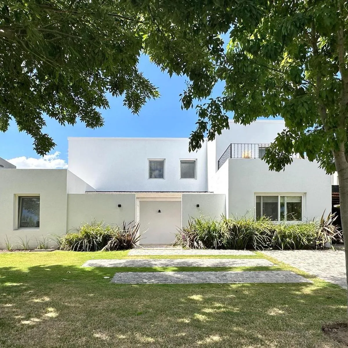 Four-bedroom house for annual rent in El Cantón Islas, Escobar