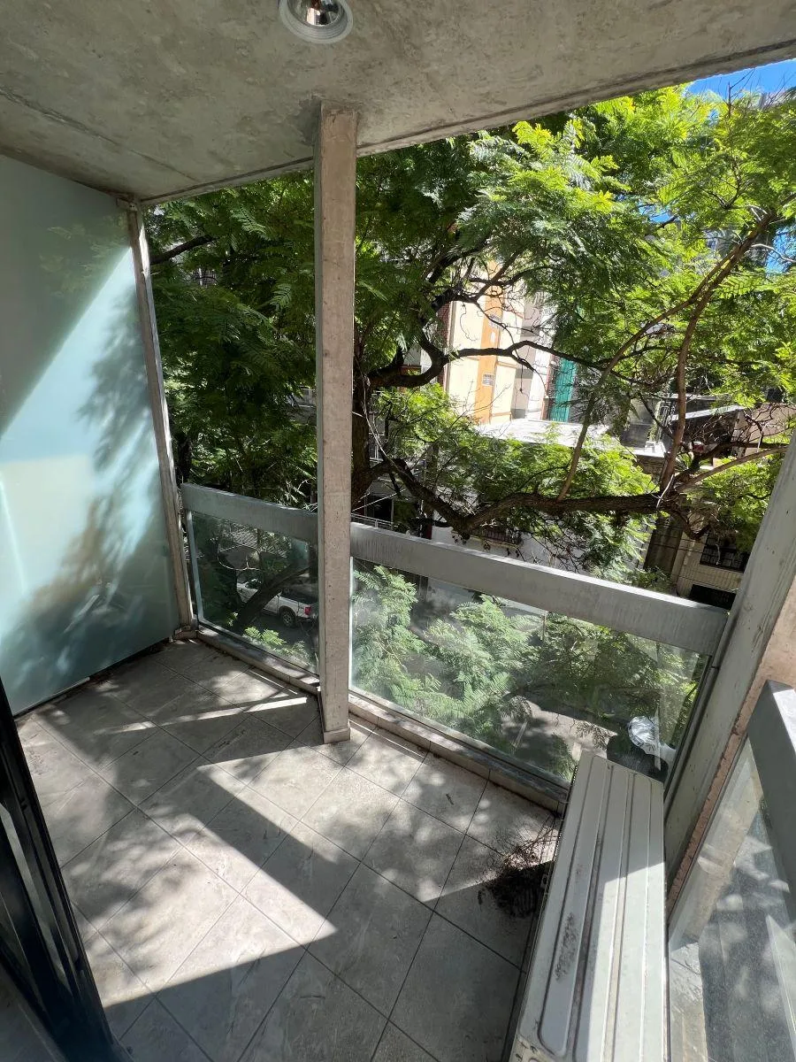Studio apartment in Recoleta with balcony overlooking trees