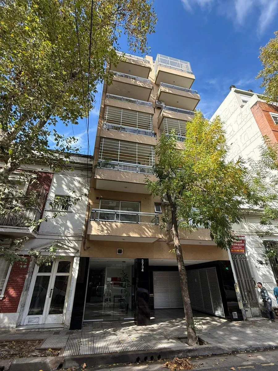 Departamento de 2 ambientes con cochera en Flores