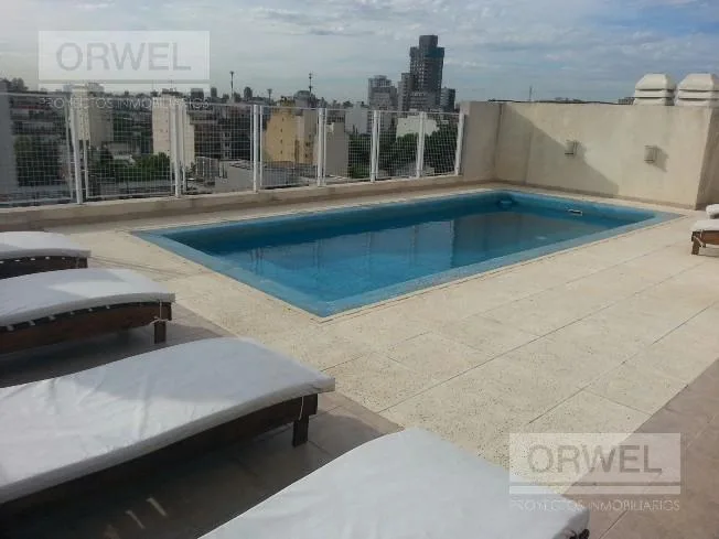 Apartamento de dois ambientes com terraço privativo em Chacarita