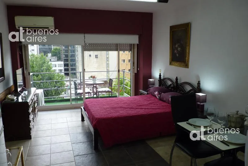 Monoambiente con balcón en alquiler temporario en Balvanera