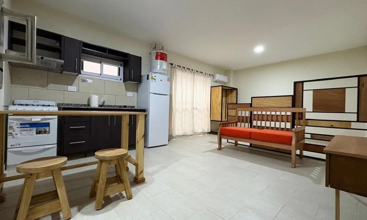 Monoambiente amoblado con terraza en Lomas de Zamora