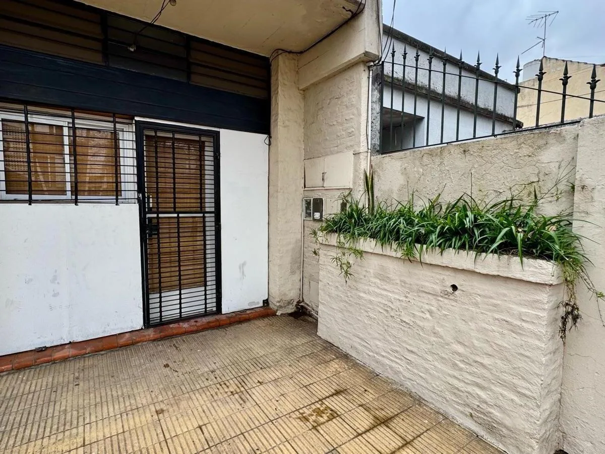 Monoambiente con patio en alquiler en Lomas de Zamora