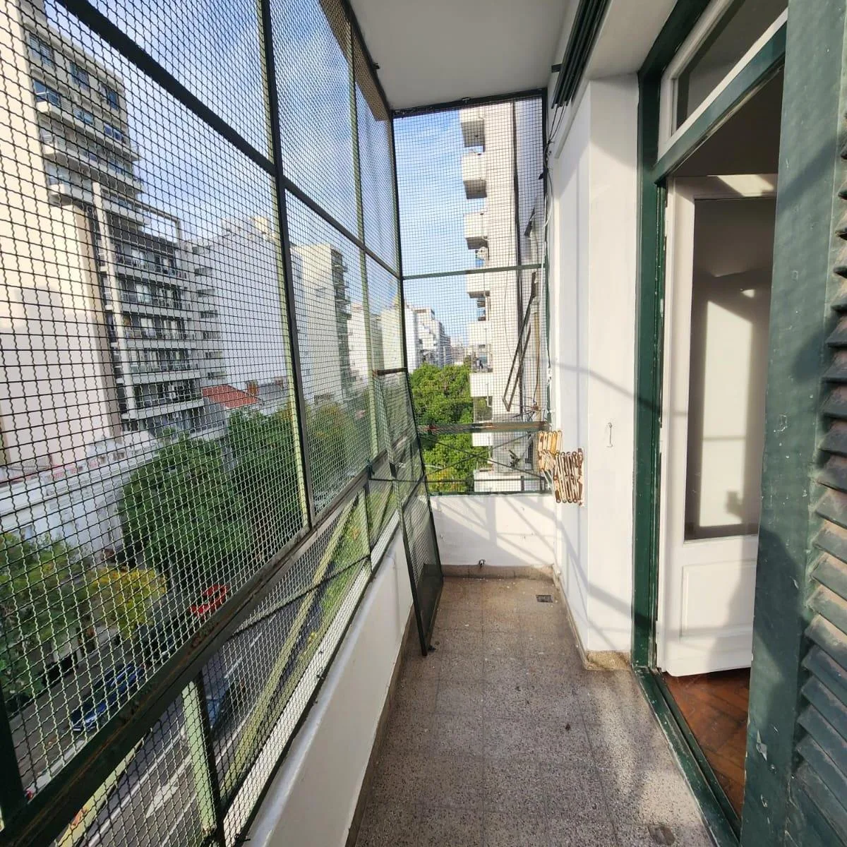 Трёхкомнатная квартира с балконом в Monserrat