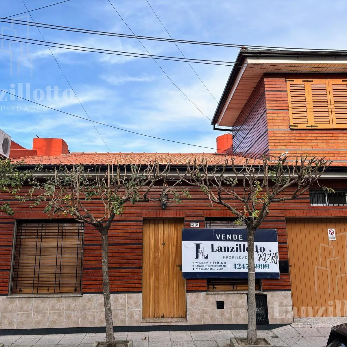 Casa térrea de 3 ambientes com 2 dormitórios e garagem em Lanús