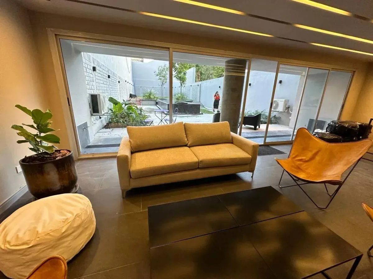 Квартира-студия с мебелью и балконом в Monserrat