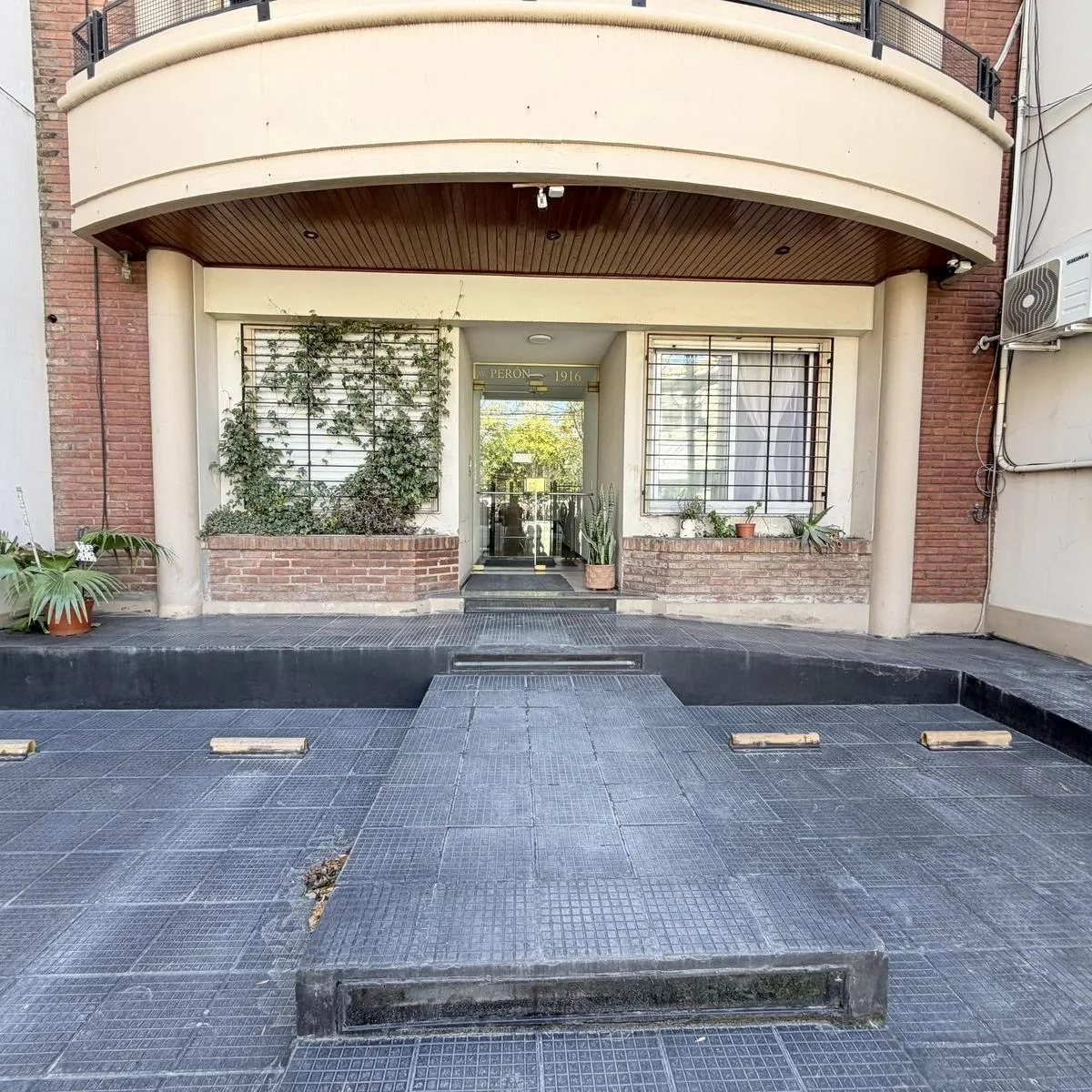 Apartamento de 3 ambientes com pátio em San Fernando