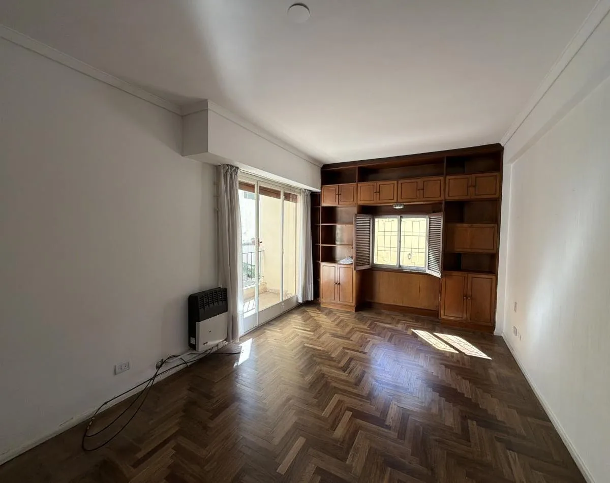 Apartamento de três ambientes de fundos em Belgrano