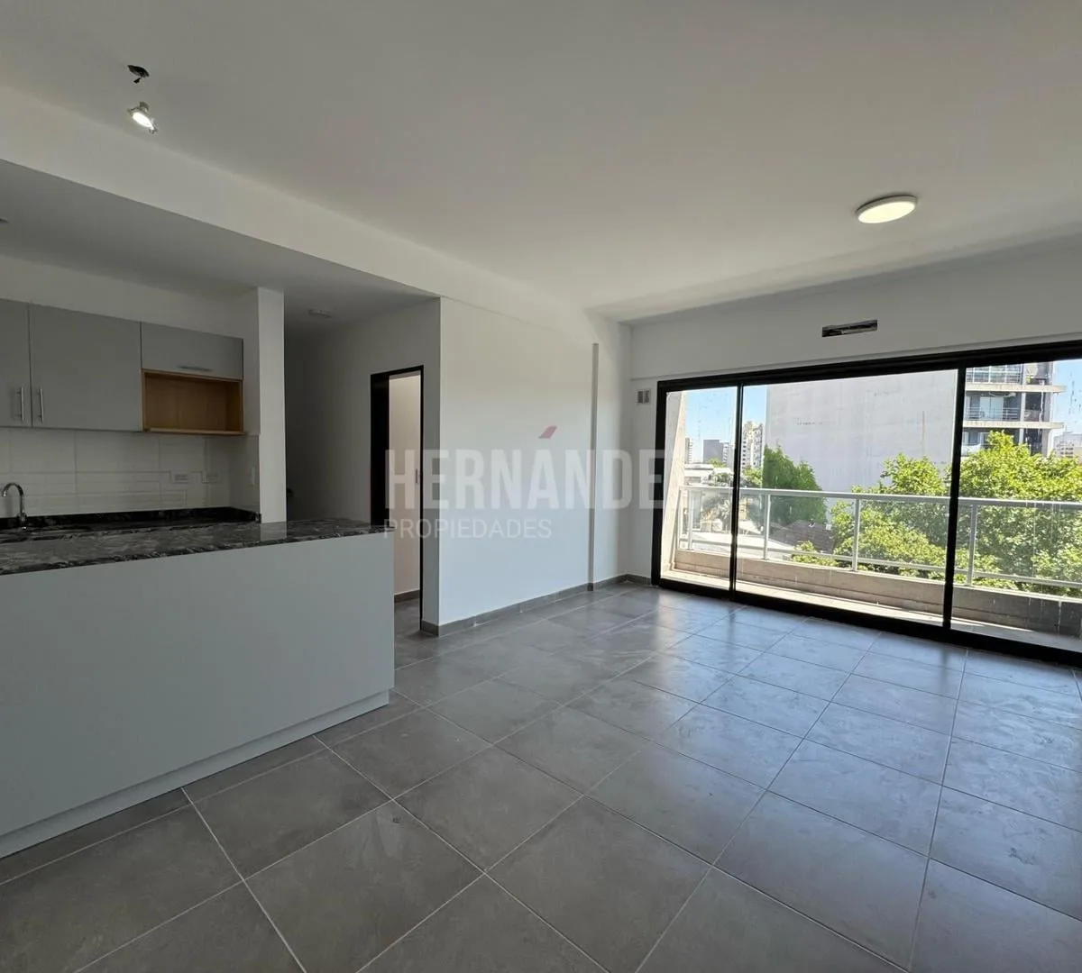 Apartamento de dois ambientes com varanda novo em Lanús