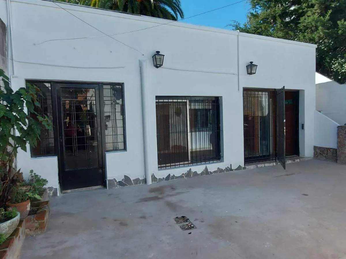 Three-bedroom PH house with terrace in Olivos