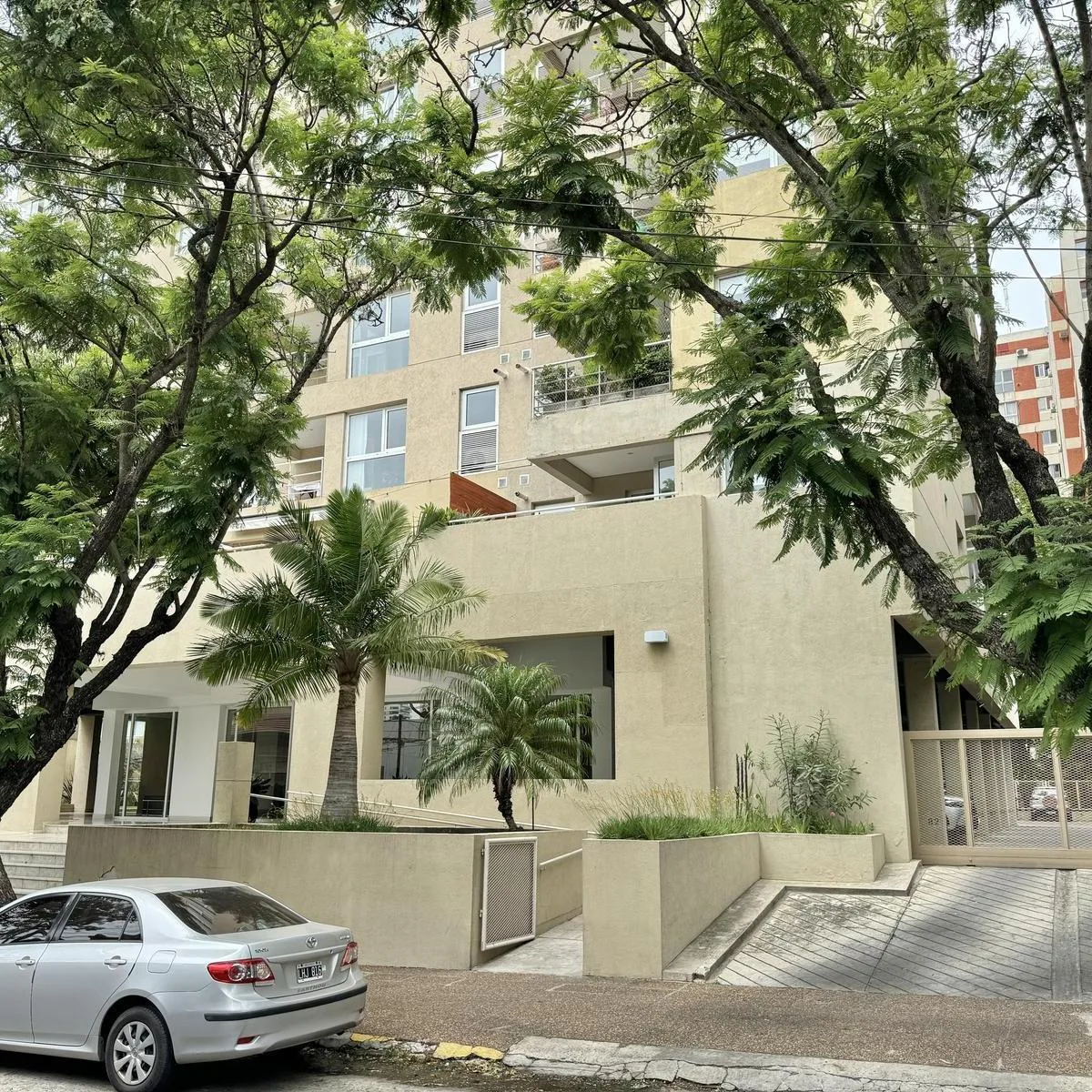 Furnished three-room apartment with parking in Vicente López