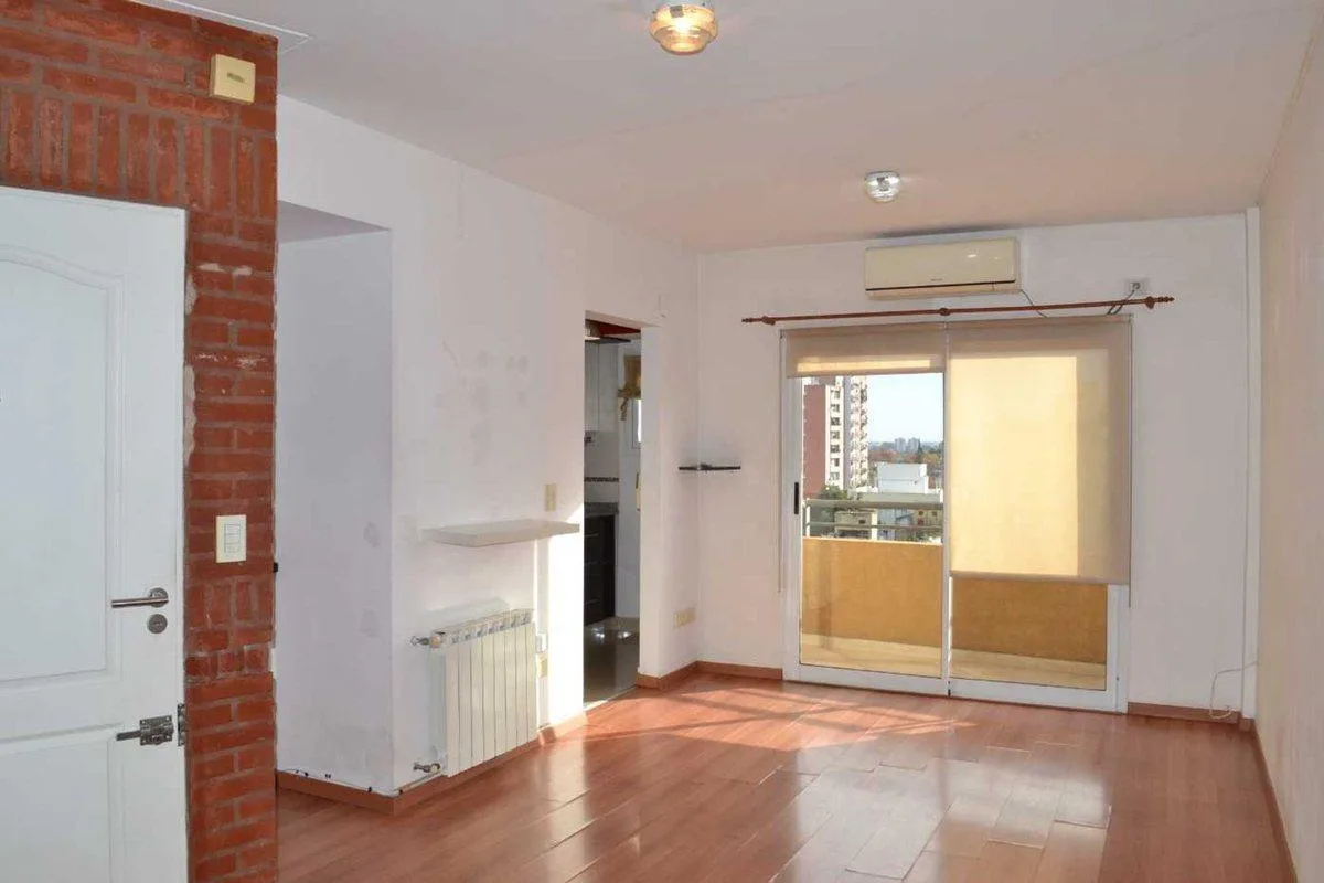 Apartamento de 2 ambientes com vaga sem coberta no 6º andar em Lomas de Zamora