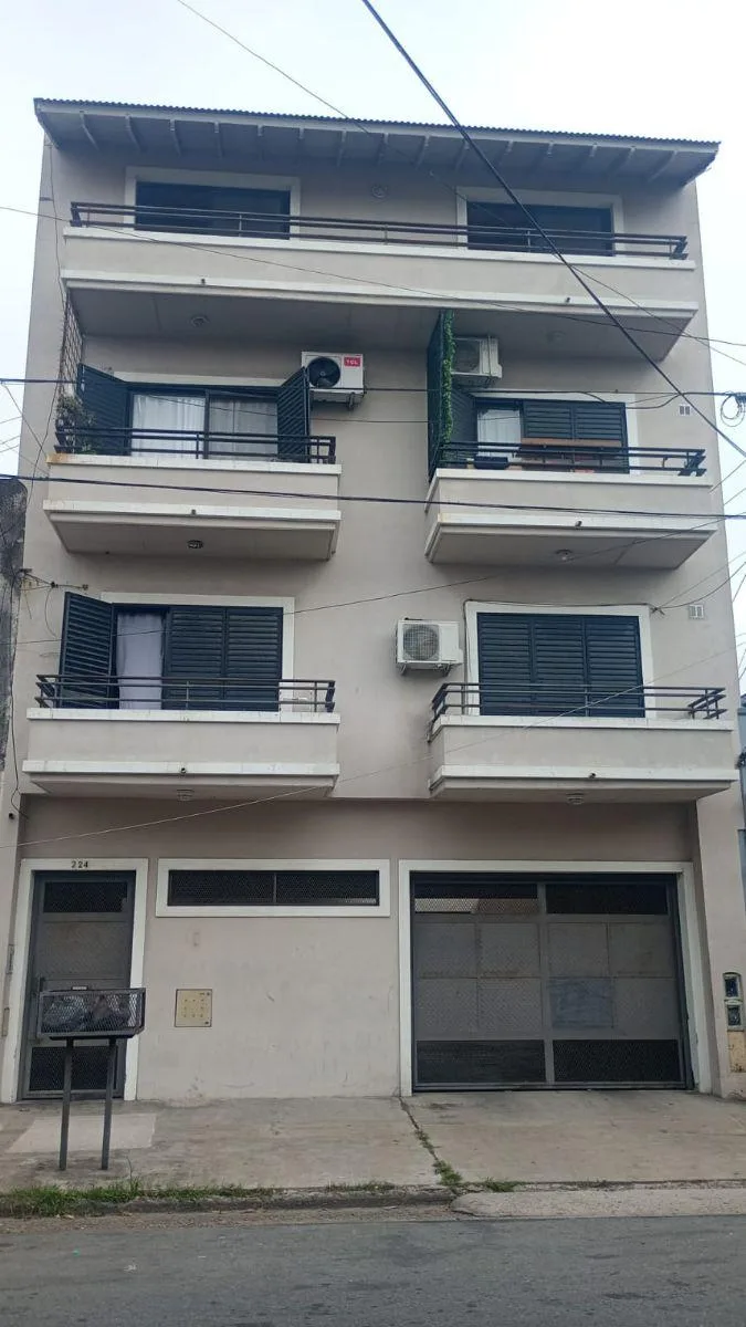 Departamento de 2 ambientes con cochera fija en Piñeyro