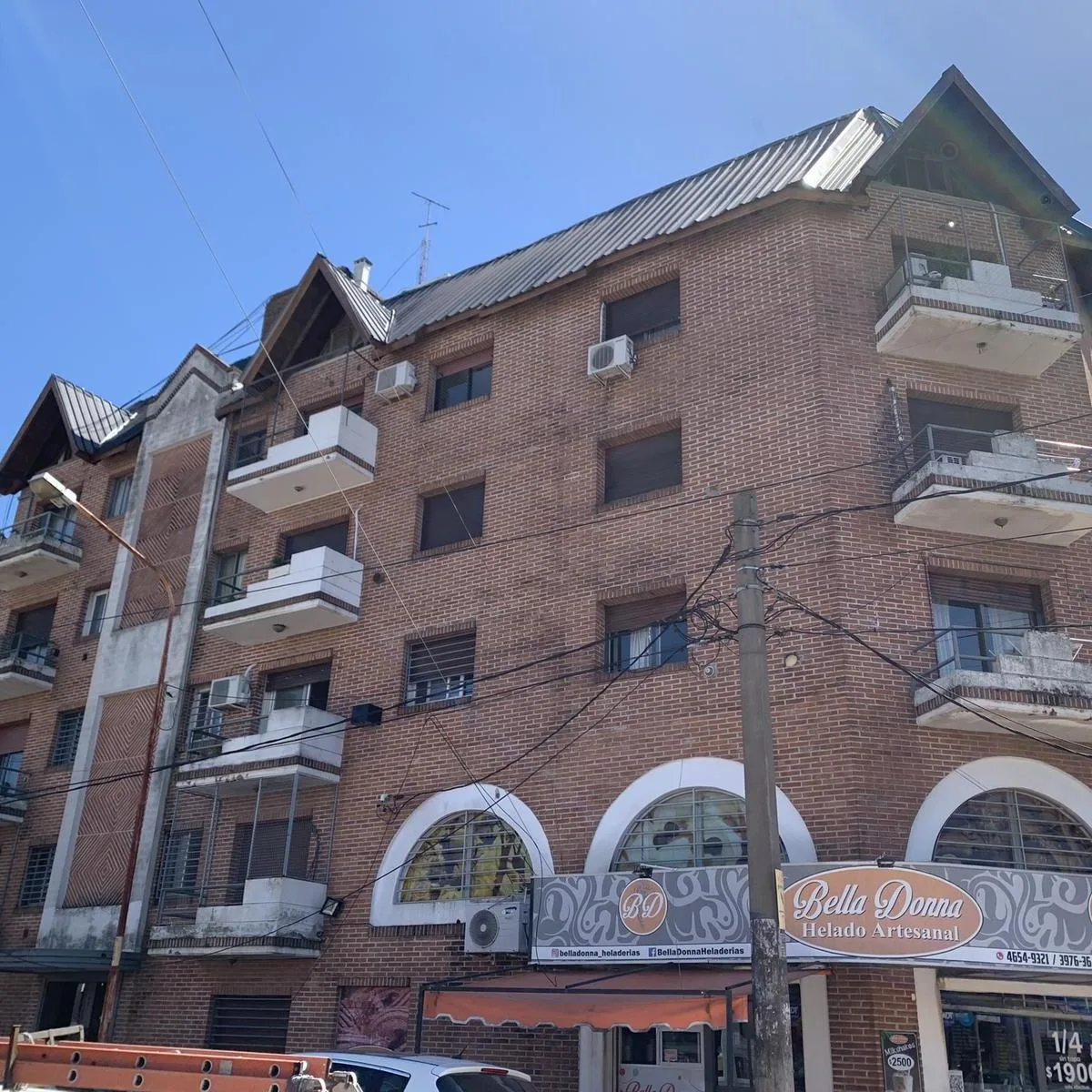 Departamento de 2 ambientes al frente con balcón en Ramos Mejía