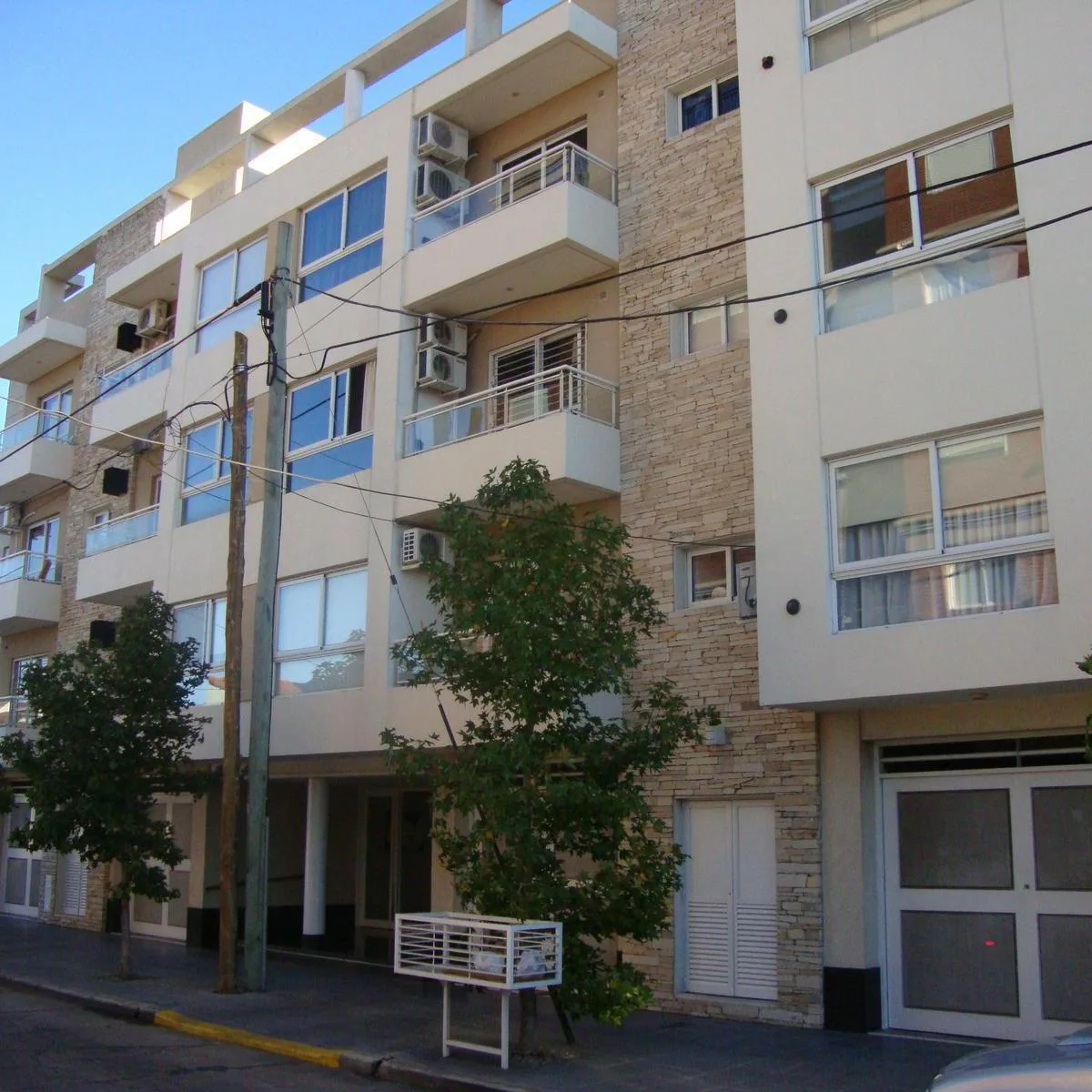Two-room apartment with balcony in Ramos Mejía