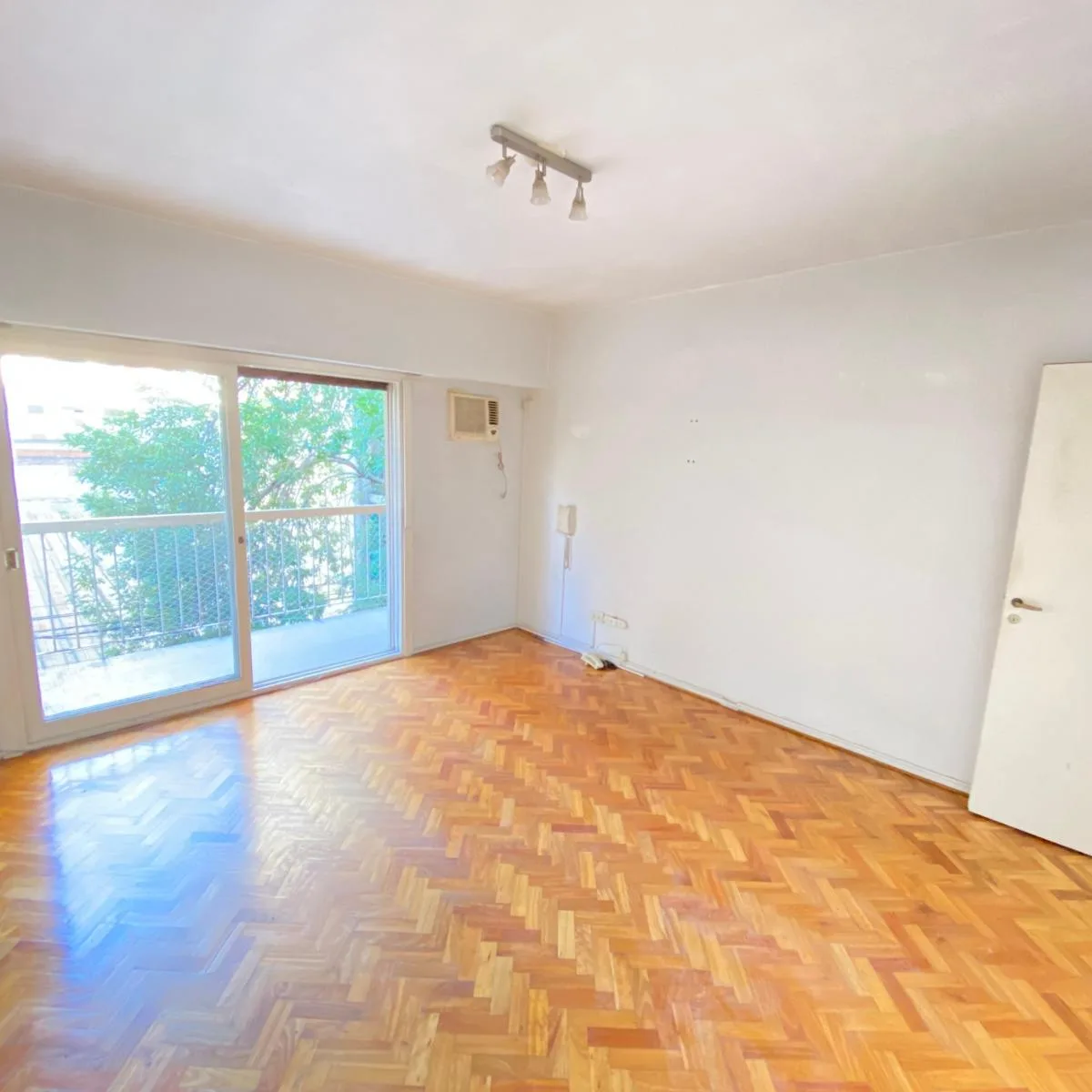 Departamento de 2 ambientes con balcón al frente en Belgrano