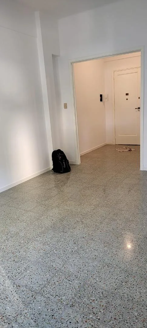 Three-room apartment with balcony on Avenida Maipú in Vicente López