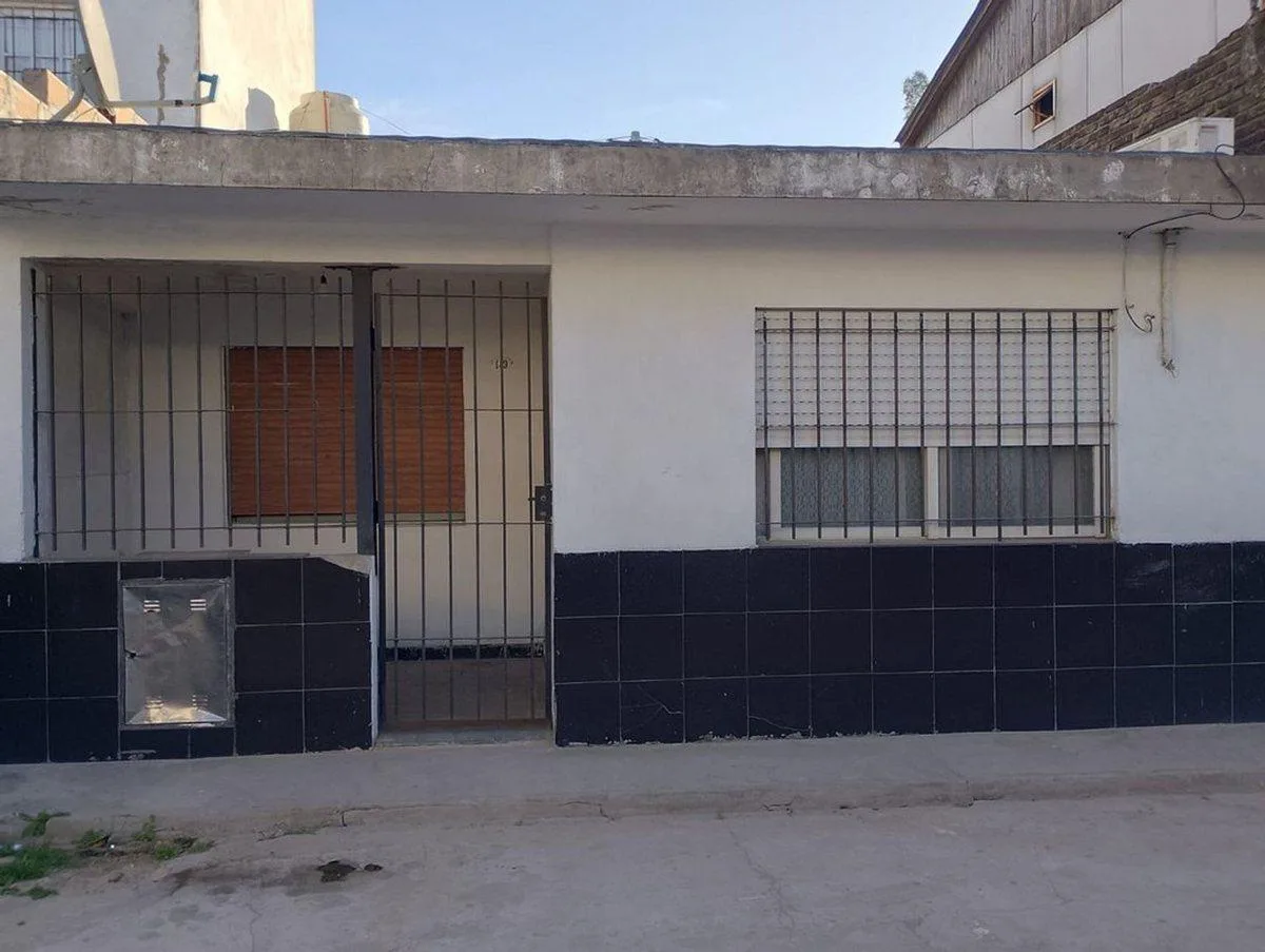 Casa de 4 ambientes com 3 dormitórios em Villa Sarmiento