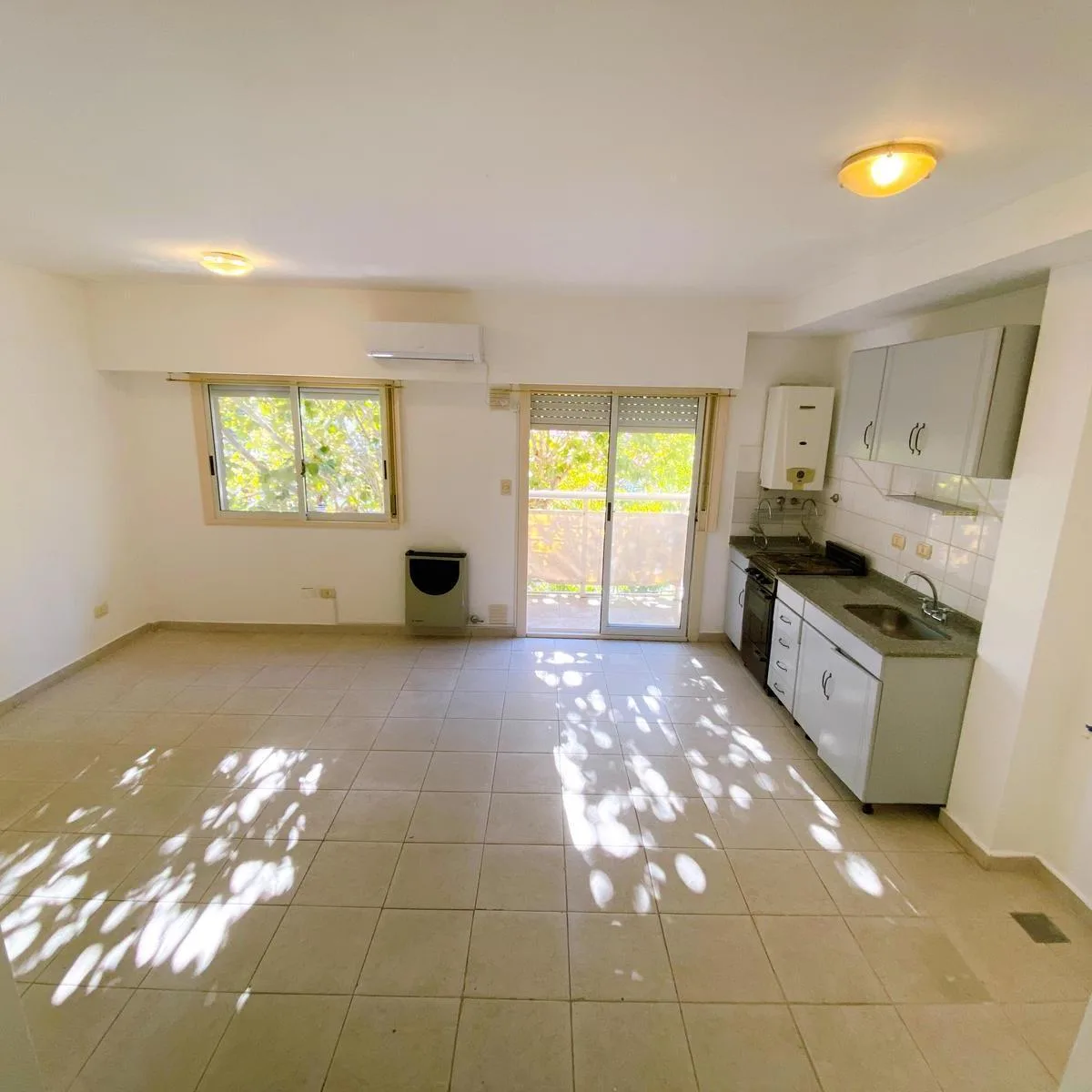 Two-room studio apartment for rent in Victoria