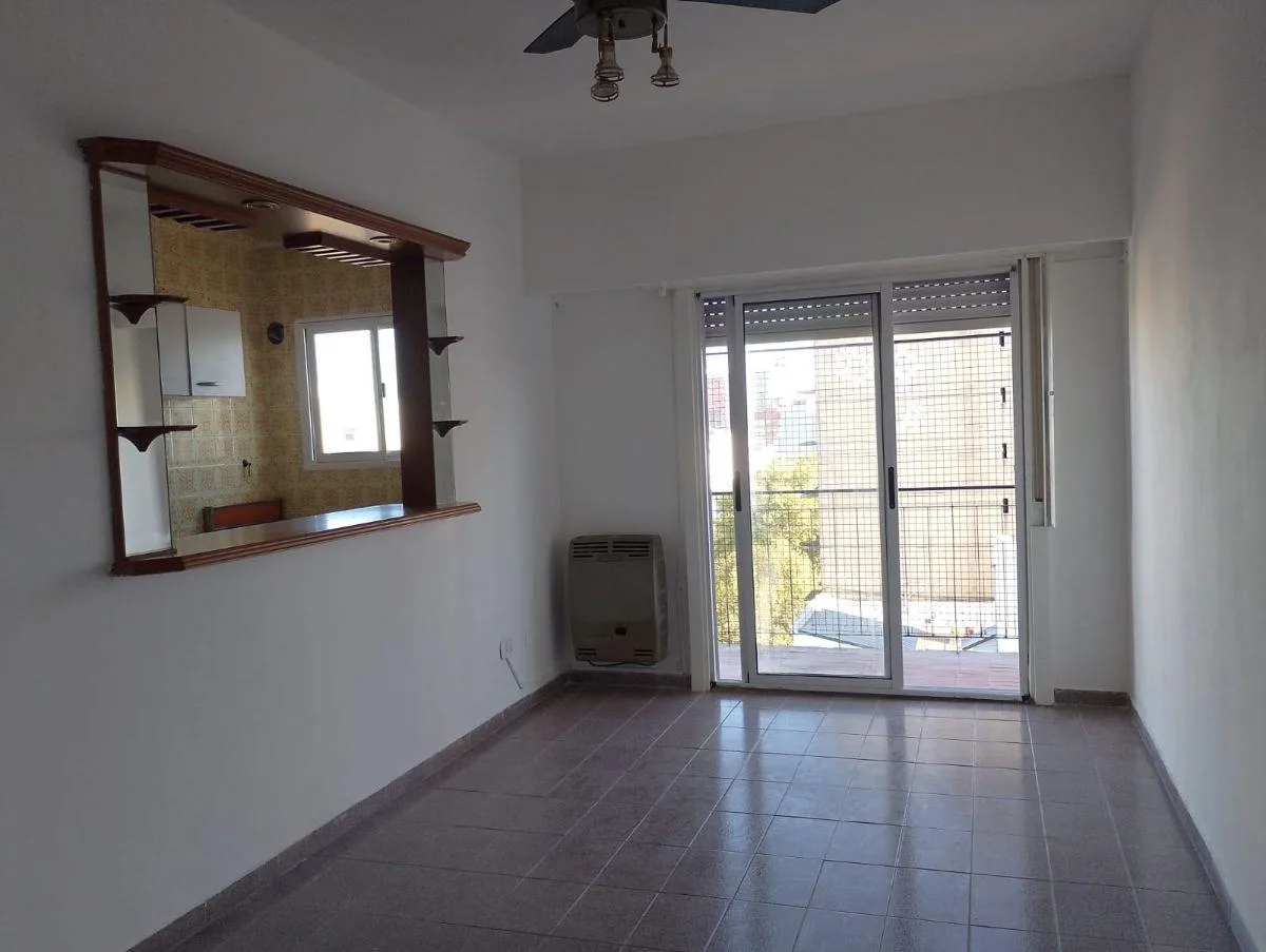 Departamento de 2 ambientes con balcón en Ramos Mejía