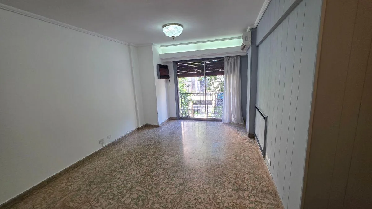 Departamento de 3 ambientes al frente refaccionado en Lanús