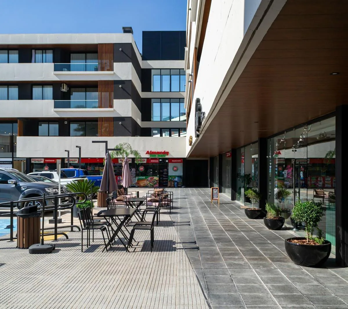 Local en Canning (E. Echeverria)