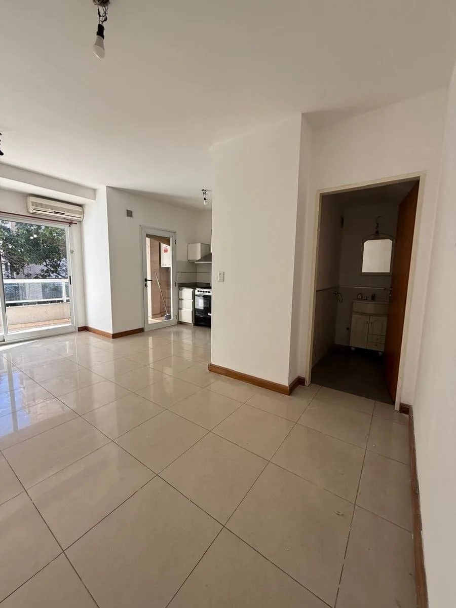 Apartamento dúplex de 3 ambientes com 2 quartos em Flores