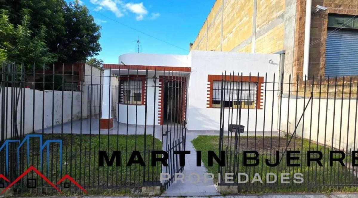 Three-room house with 2 bedrooms in Ciudad Evita, La Matanza