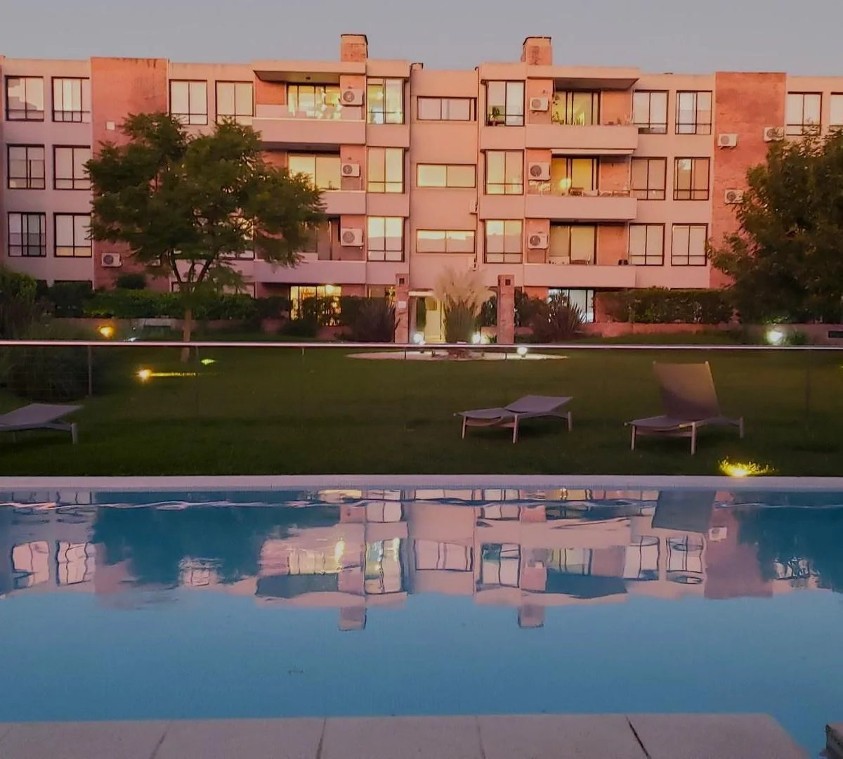 Apartamento de 2 ambientes com varanda e vaga dupla em Martínez