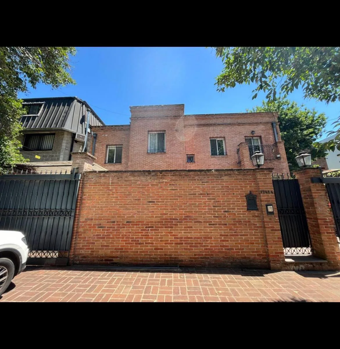 Casa com 4 dormitórios em Beccar