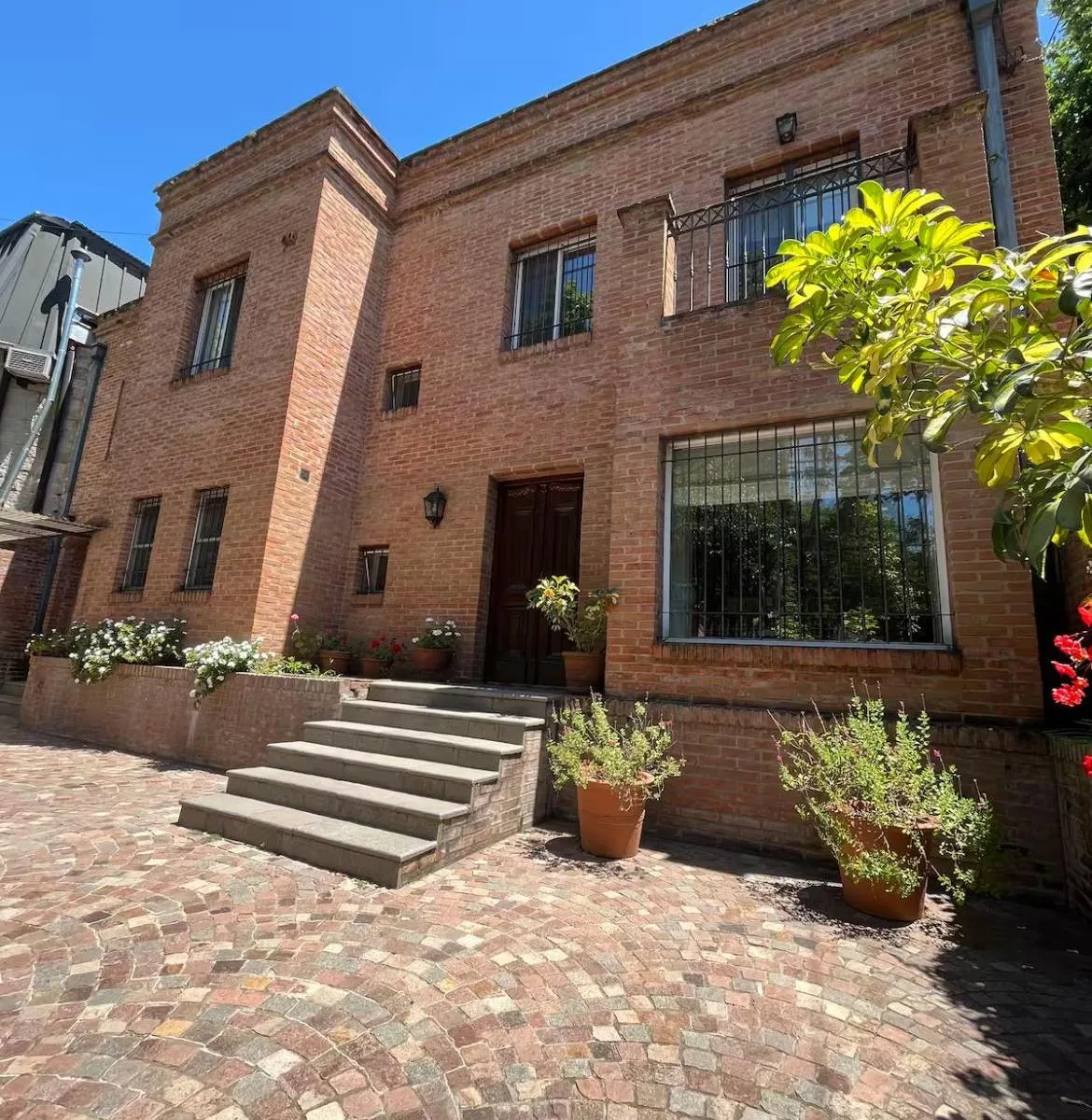 Casa com 4 dormitórios em Beccar