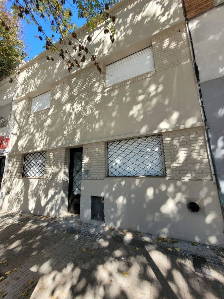 Дом для профессионального использования в La Plata