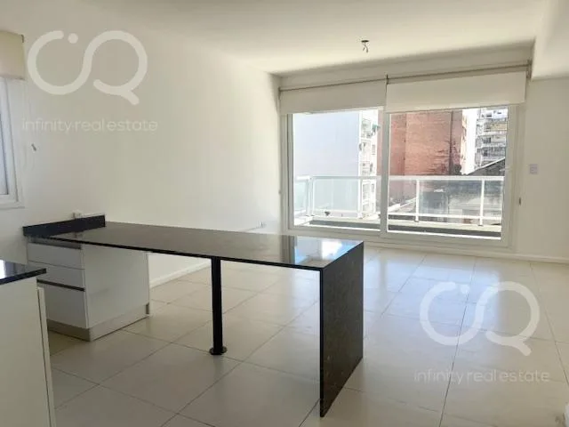 Departamento de 3 ambientes al frente con balcón en Belgrano