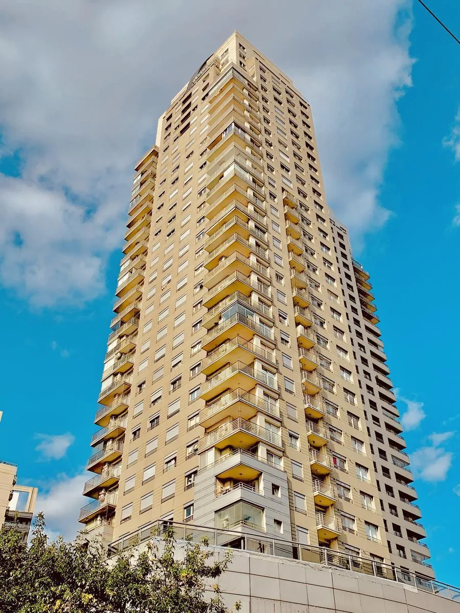Departamento de 3 ambientes en piso alto en Torre Ruggieri, Palermo