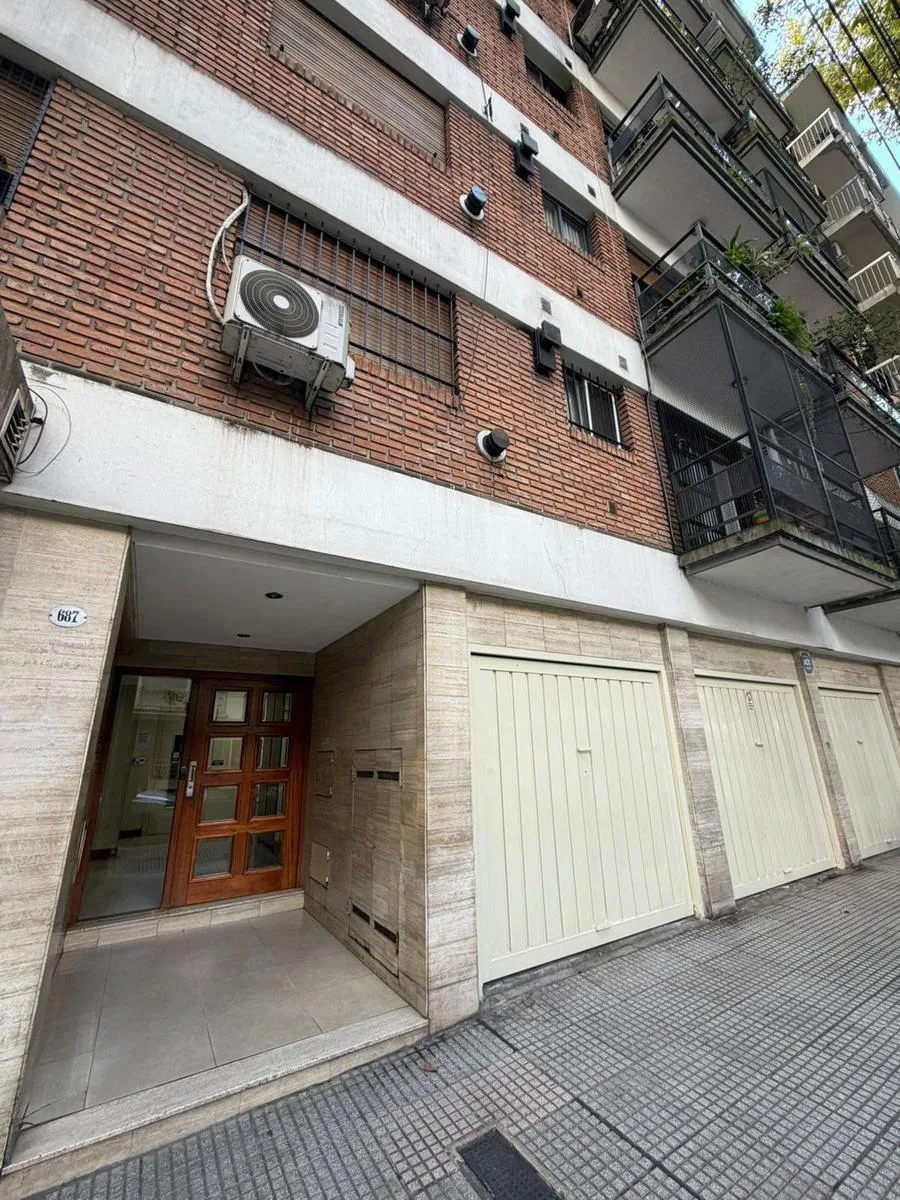 Apartamento de dois ambientes de frente em Caballito