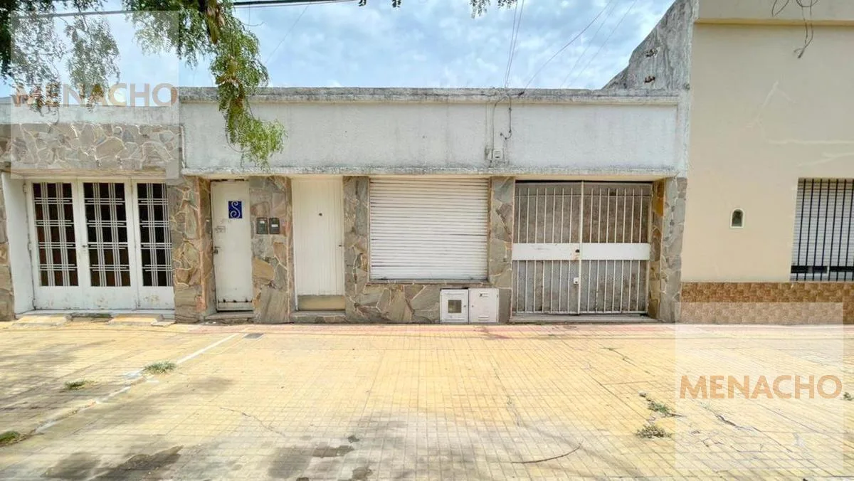 Casa de 2 ambientes con garage en La Plata