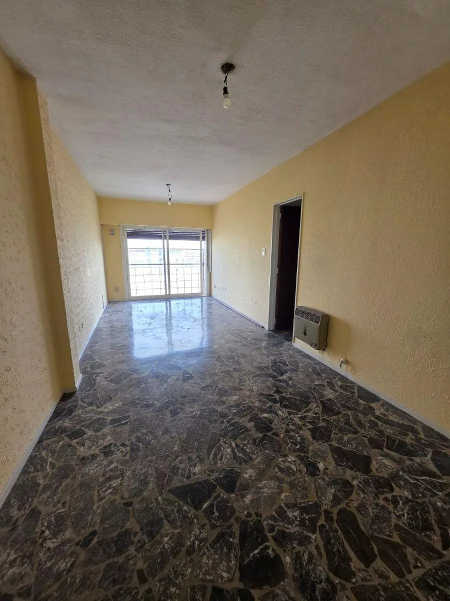 Departamento de 3 ambientes en Flores