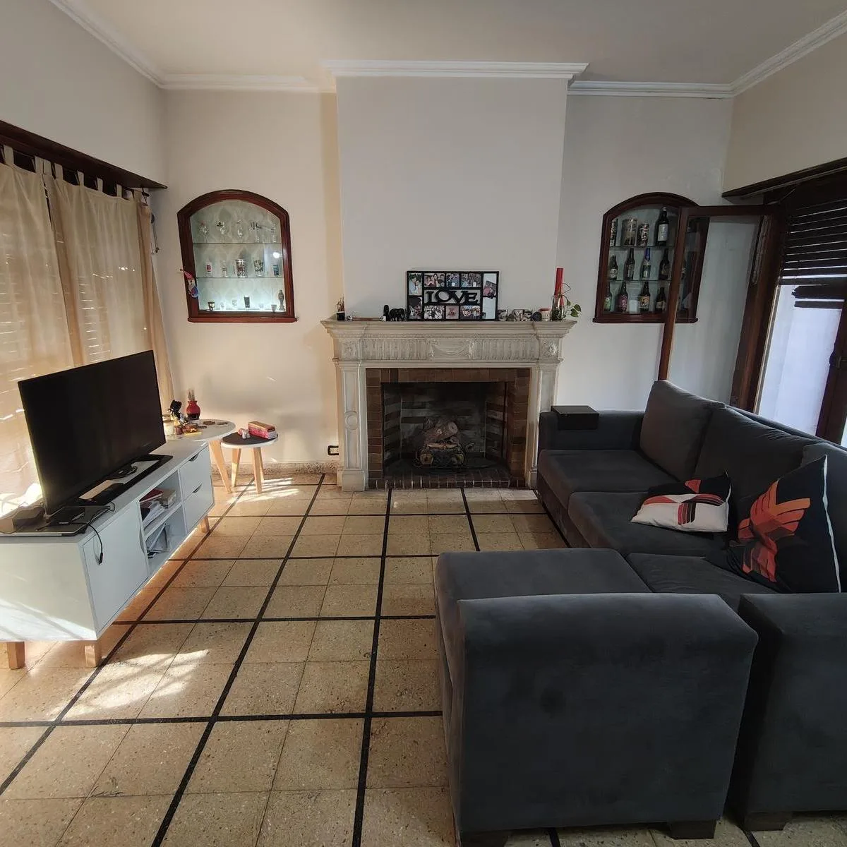 Casa de 3 dormitorios en Lomas de Zamora con jardín y garage
